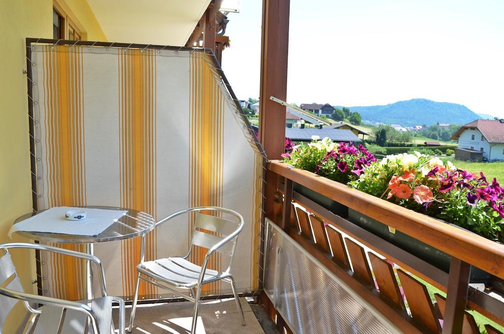 Gaestehaus Goetz Drobollach am Faakersee Ruang foto